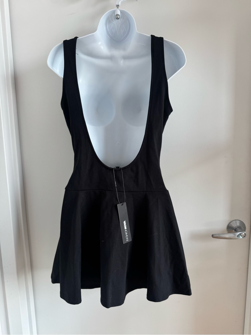 Women's Black Sleeveless Open Back Fit-and-Flare Dress - Picture 5 of 6